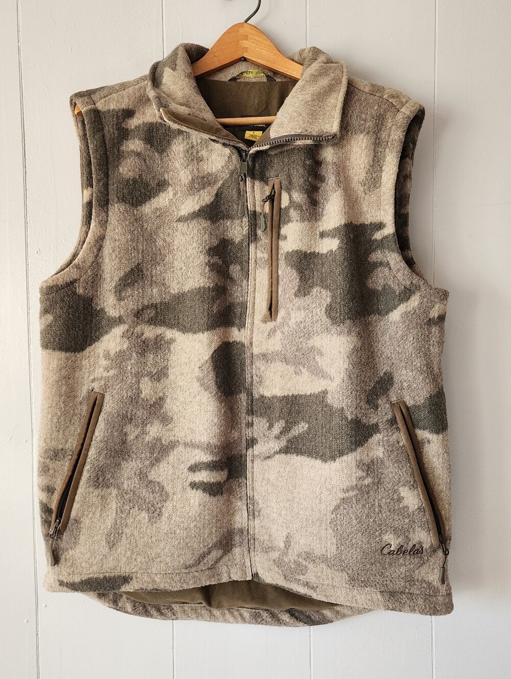 Cabela's Men's L Wooltimate Windshear Waterproof Outfitter Camo Hunting Vest